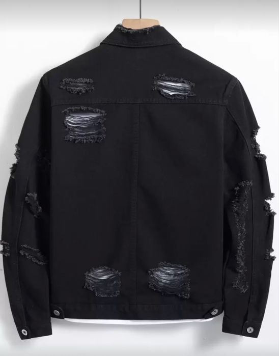 geaca de blugi neagra!!