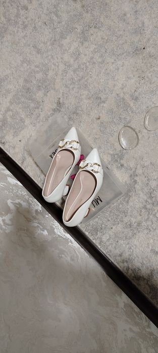 Oyoq kiyim ayollar uchun