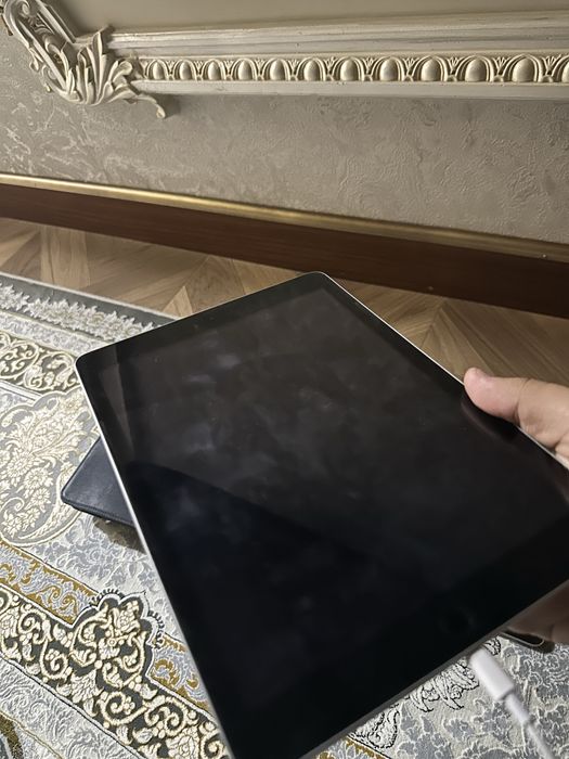 Продам два айпад iPad th5 и 6th