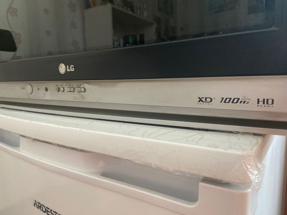Телевизор LG XD 100hz