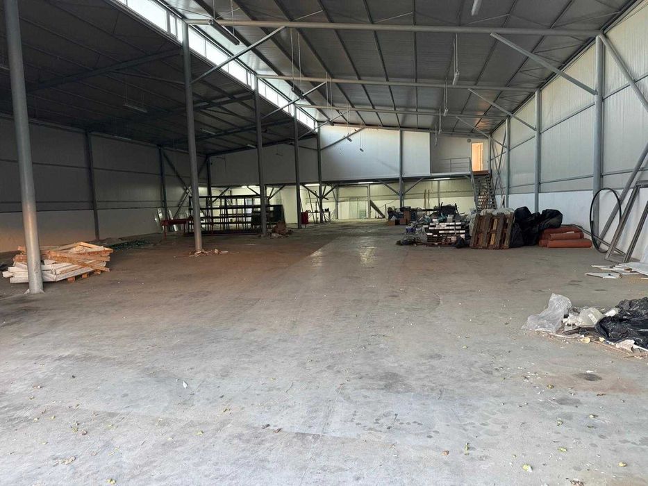 Hala spatioasa de vanzare/inchiriere