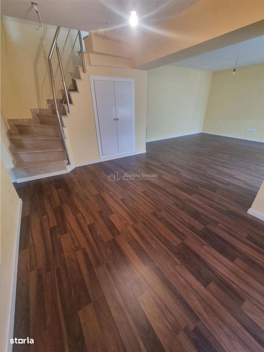 Apartament 5 camere  cu scara interioara tip  penthouse -doua etaje