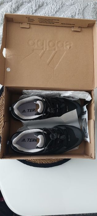 Нови, оригинални маратонки на Adidas TERREX