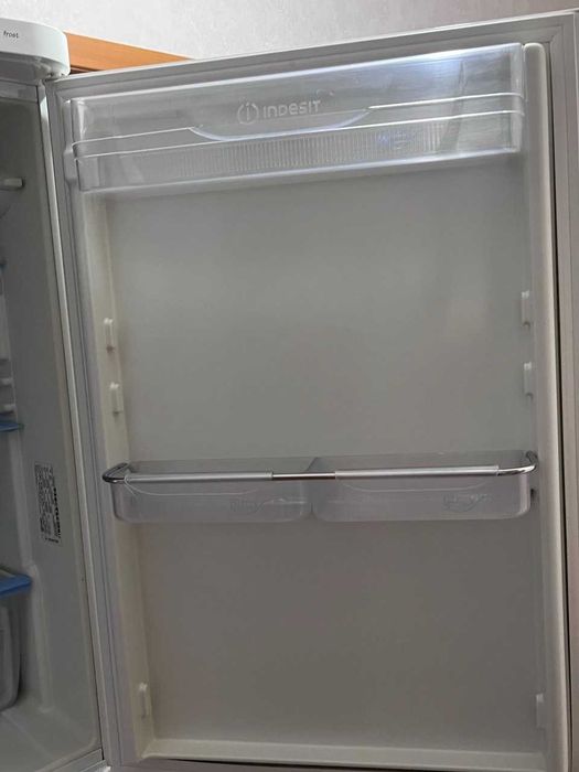 Холодильник Indesit