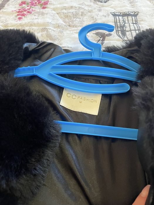 Пухен елек черен размер М