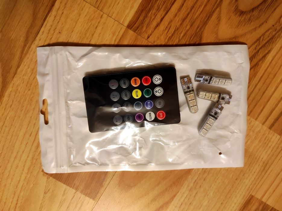Set 4 becuri led T10  w5w RGB cu telecomanda, pozitie sau interior