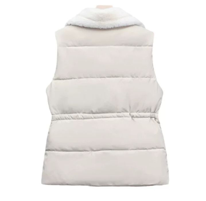 Продаётся тёплая, женская жилетка, бежевого цвета