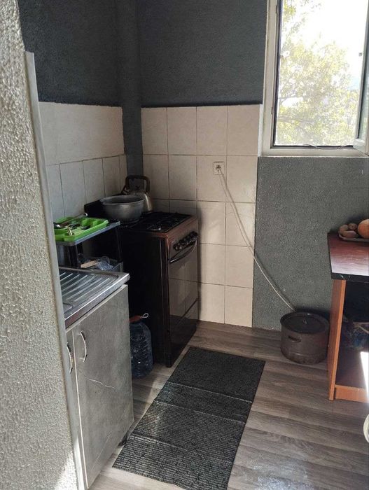 Чиланзар-1. Кирпичный дом, 3х комнатная квартира вдоль дороги. TL