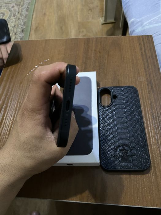 Продам Айфон 16 черный