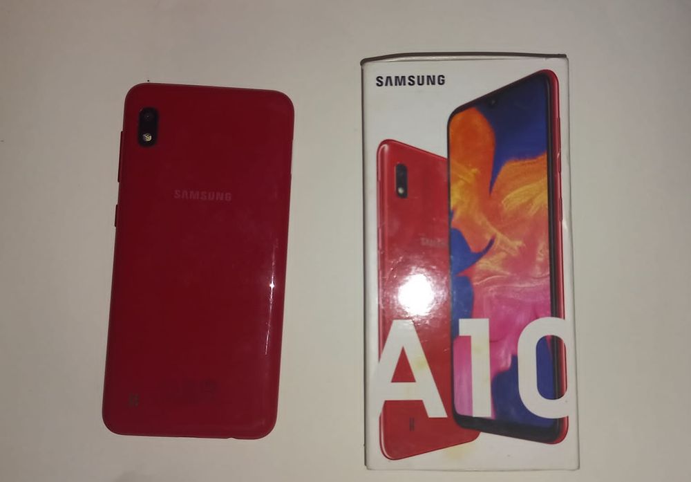 Телефон Samsung A10