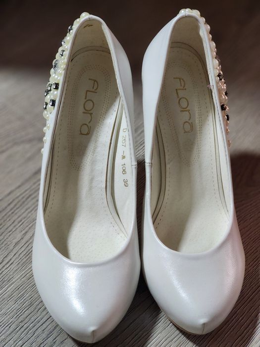 Brend Flora 39 chi razmer