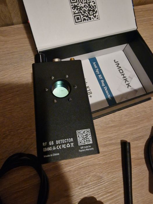 Aparat spionaj , detectat camere