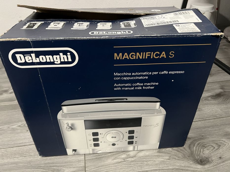 Vand aparat de cafea DeLonghi