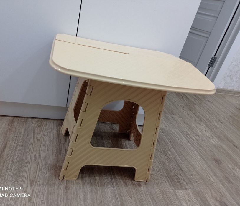 Продам столик складной . Детский.