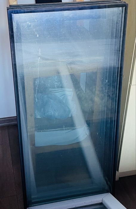 Цената е обща : Продавам 5 бр стъклопакети и 1 бр прозорец