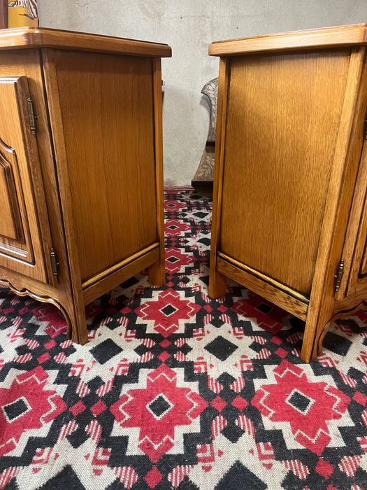 Масивни нощни шкафчета