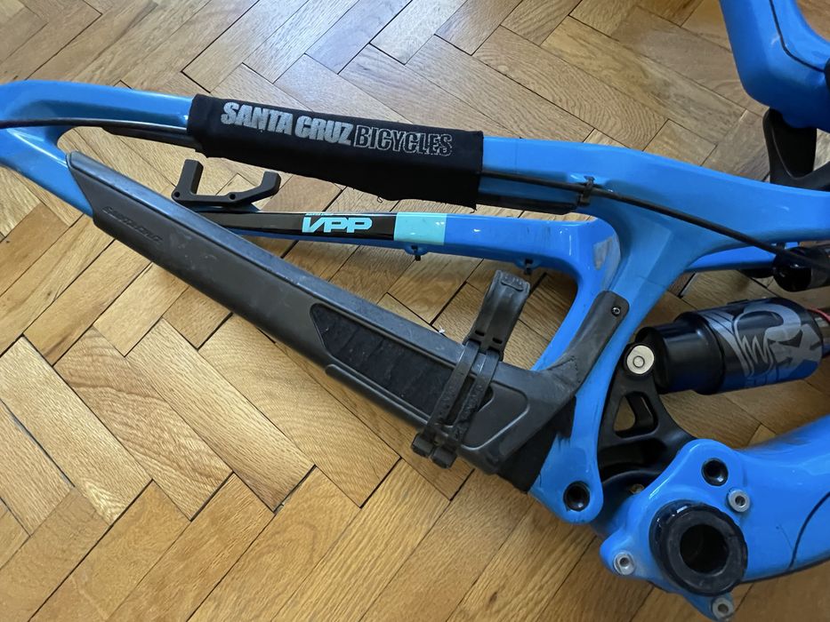 Santa Cruz V10 frame  + shock (XL size)