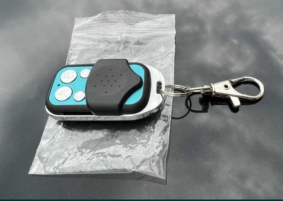 Telecomandă pentru bariera, ușa de garaj etc