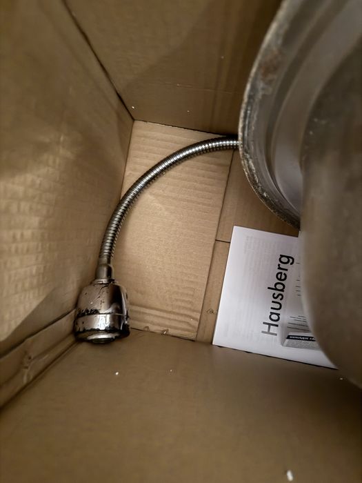 Продам Кухонную  мойку