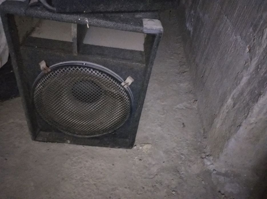 Продаются концертные колонки в  комплекте  свето ооборудование