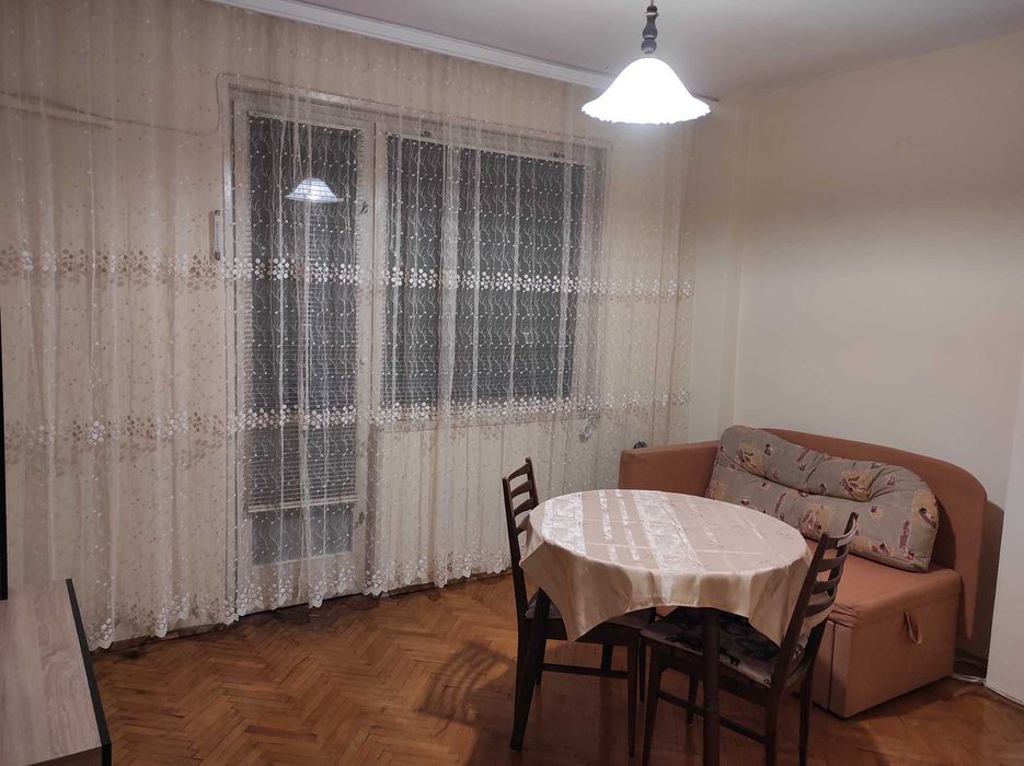Дава се под наем Тристаен апартамент в Габрово, Център - 75 кв.м за 178.5 € - Снимка #2