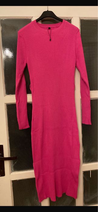 Vand rochite elegante si decente