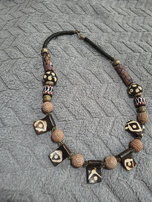 Colier vechi african Batik