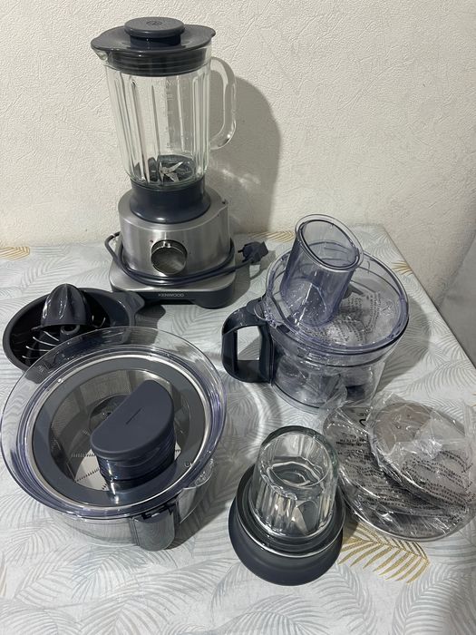 Продам кухонный комбайн Кенвуд