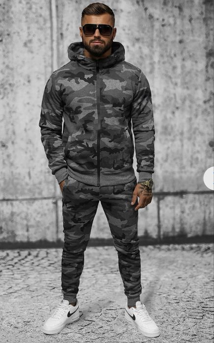 Ватиран мъжки спортен комплект