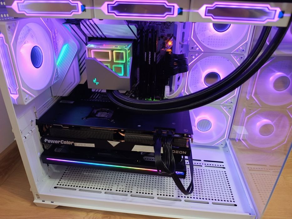 Vând PC Gaming Intel I7 10700K+RX 7700 XT 12gb