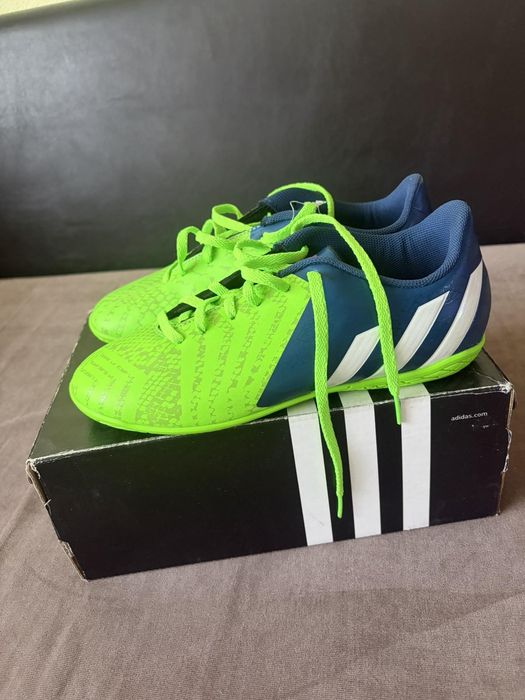 Adidas футболни обувки (стоножки)