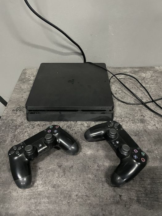 Play station 4 1 tb 1 qol  narxini kelishamiz