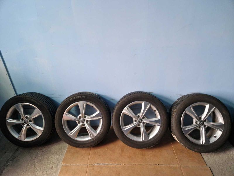 Audi Q5 R19 80A Ауди оригинални джанти с 
летни гуми и датчици