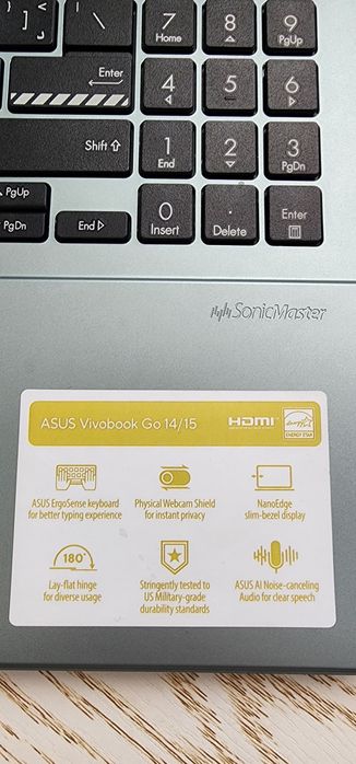 Asus vivobook  1 oy ishlatilgan holati yangi zõr