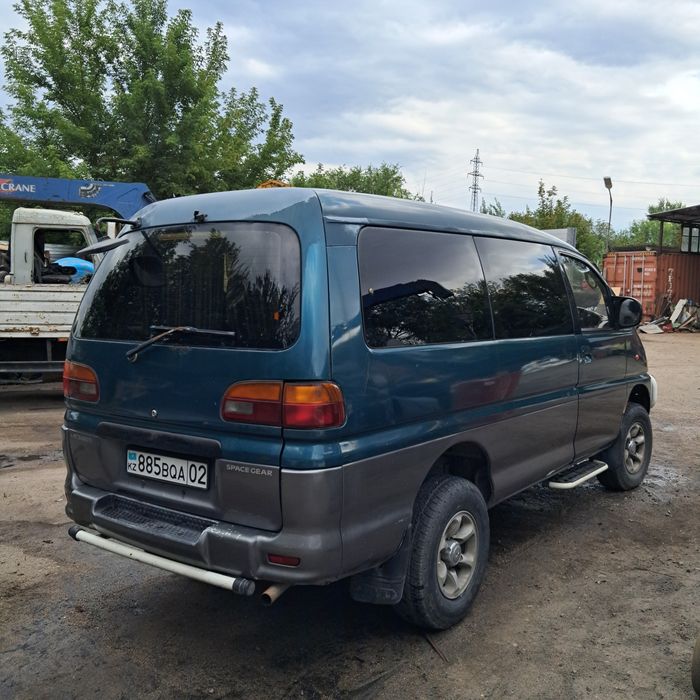 Митсубиси делика