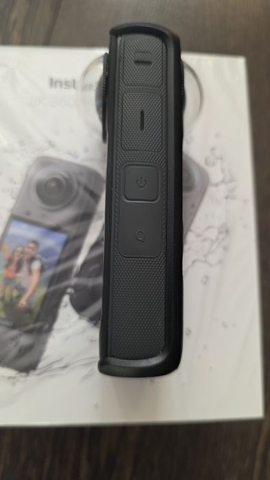 Insta 360 X4 8k  action camera lentile premium 2 baterii  ca nouā