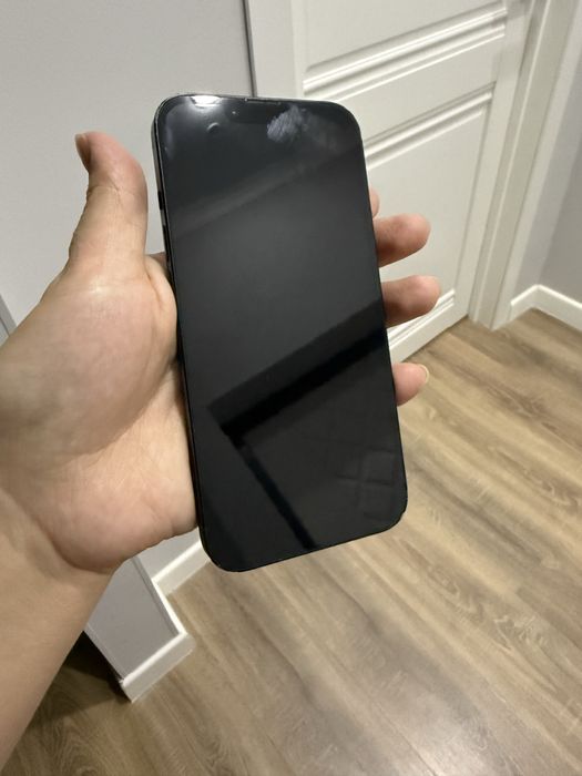 iPhone 13 mini практически новый