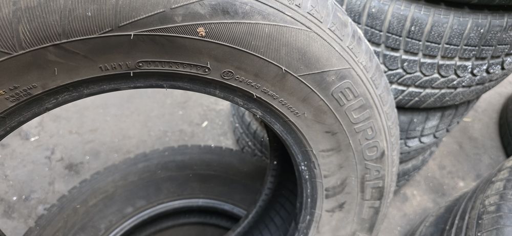 Гуми 2бр 215/70/16 - 1бр  - 35 евро