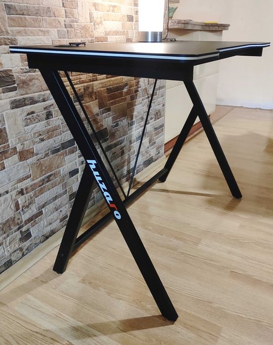 Ново гейминг бюро Huzaro Hero 1.4 – Черно, Стомана/Carbon Fiber