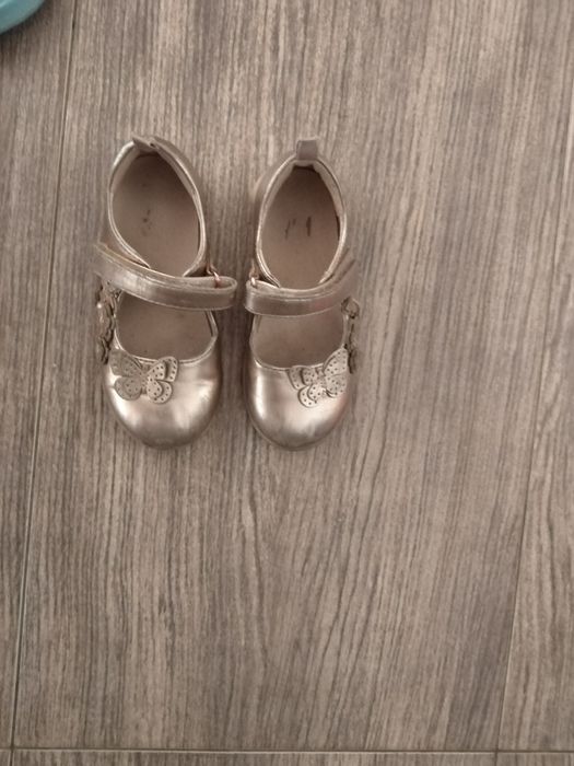 Детски сандали и обувки