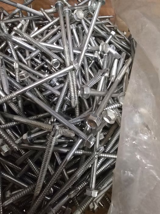 Самонарезен винт с шестостенна глава