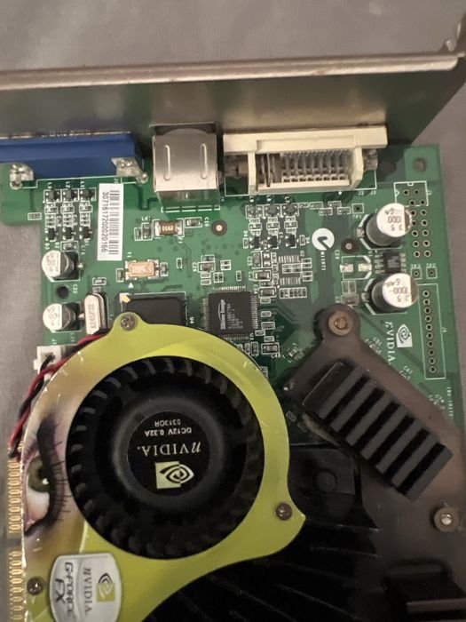 AGP Nvidia Gforce Fx 5900 defecta