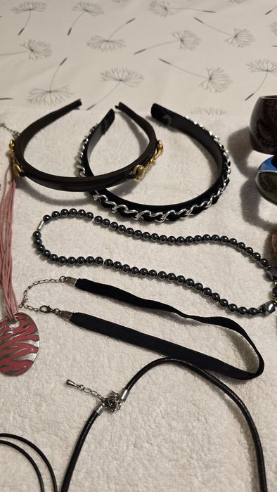 Разнообразие от бижута на цени от 2 до 5 евро за брой.