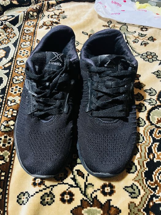 Сетчетые кросовки