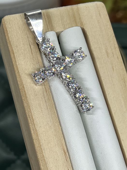 Cruce argint cu pietre de zircoiu