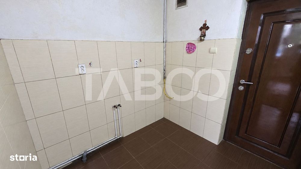 Garsoniera de vanzare de renovat 20mp in zona Terezian Sibiu — fotografia 3