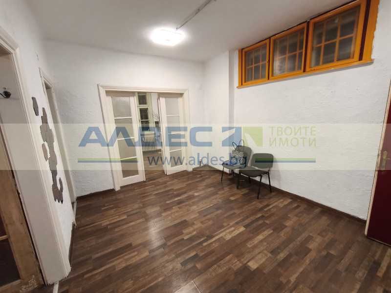 Отдава се дългосрочно офис на пл. Славейков!