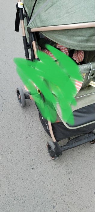 Bolalar uchun yigiladigan kolyaska