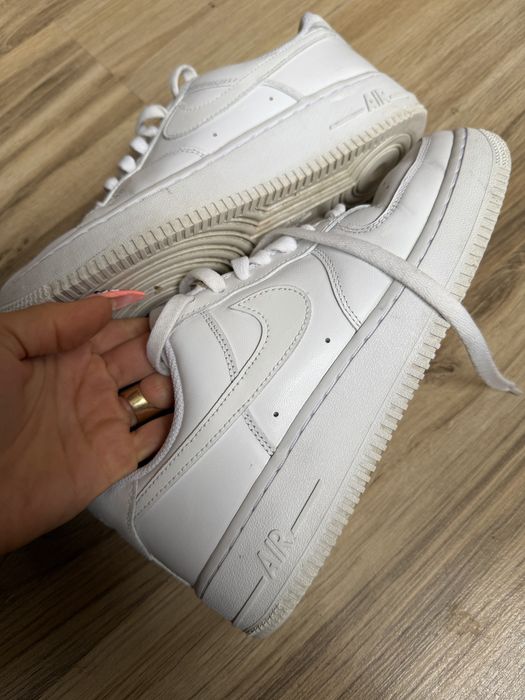 Оригинални бели кожени кецове Nike Air Force 1 ! 39 н