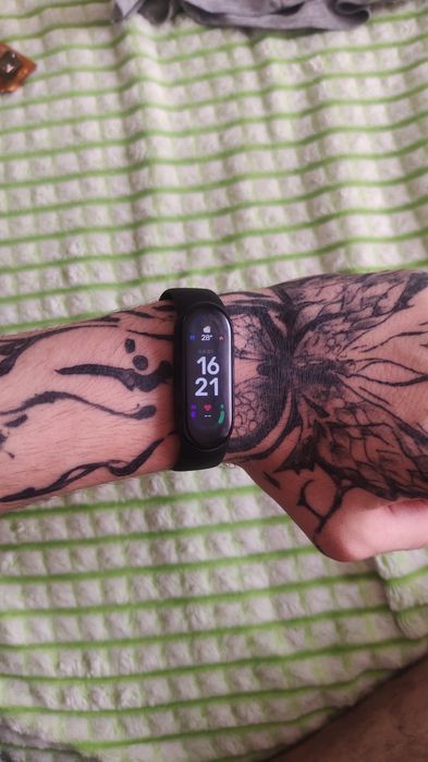 Продам Mi band 6